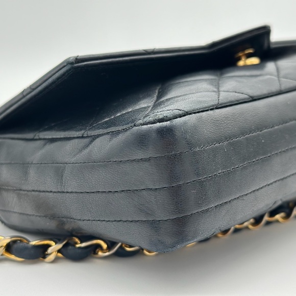 CHANEL VINTAGE CRYSTAL FLAP BAG SMALL - Picture 6 of 16